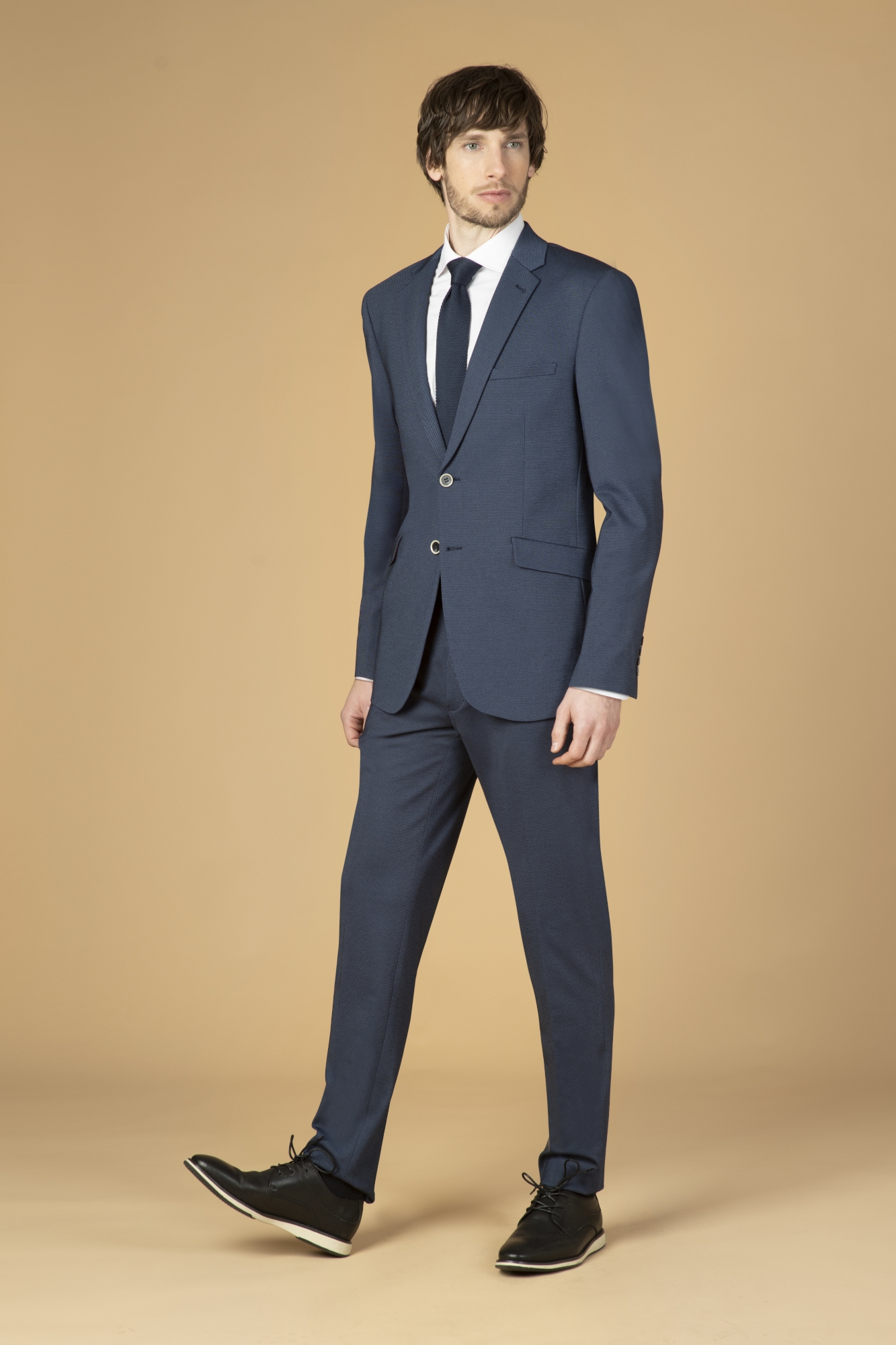 Trajes para hombre en Valdepeñas, Ciudad Real. Capelhi