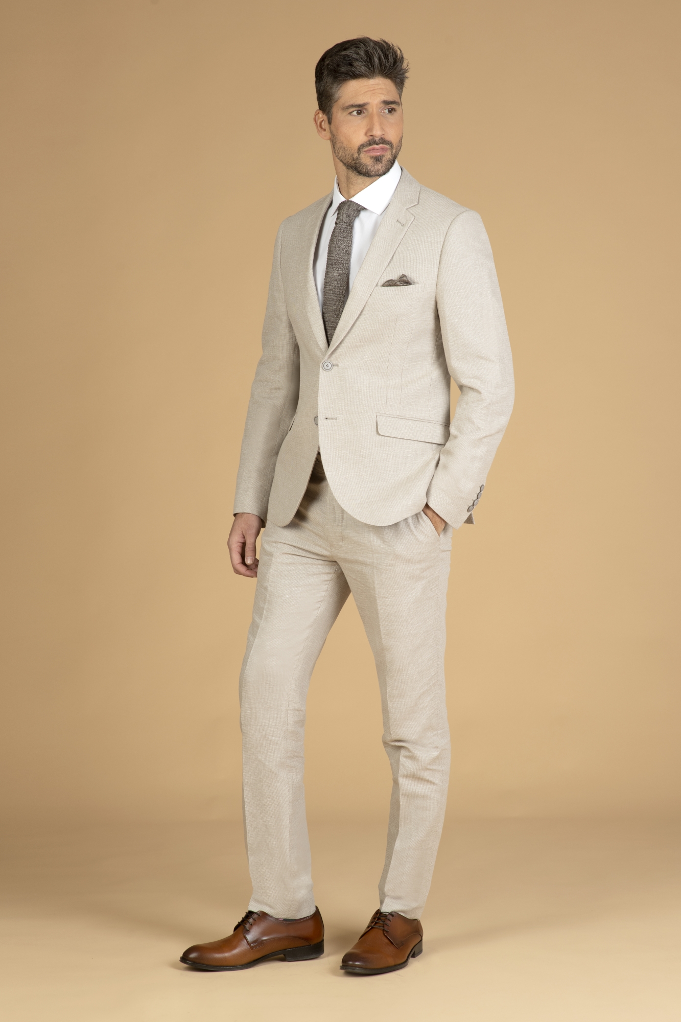 Trajes para hombre en Valdepeñas, Ciudad Real. Capelhi