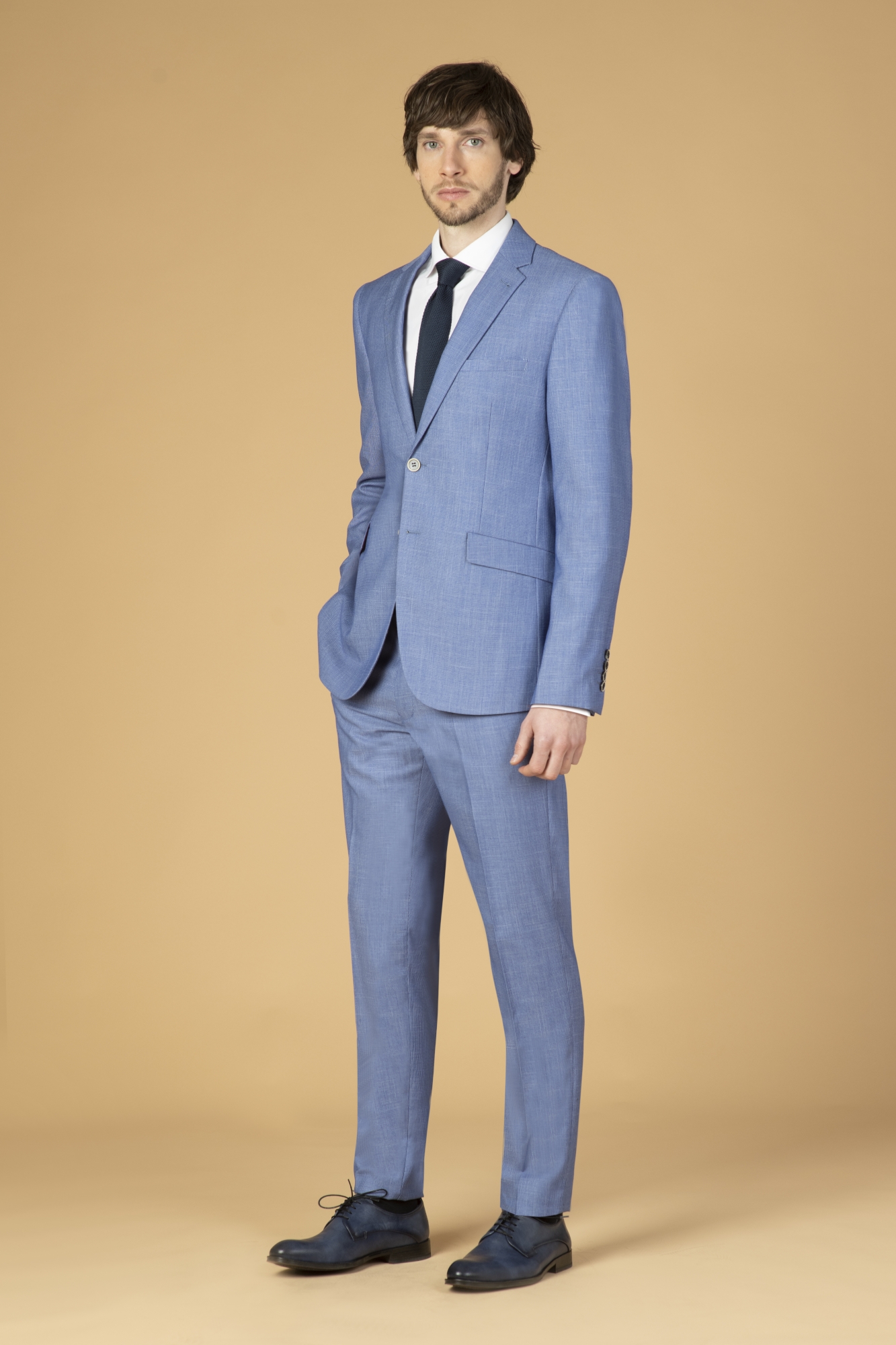 Trajes para hombre en Valdepeñas, Ciudad Real. Capelhi