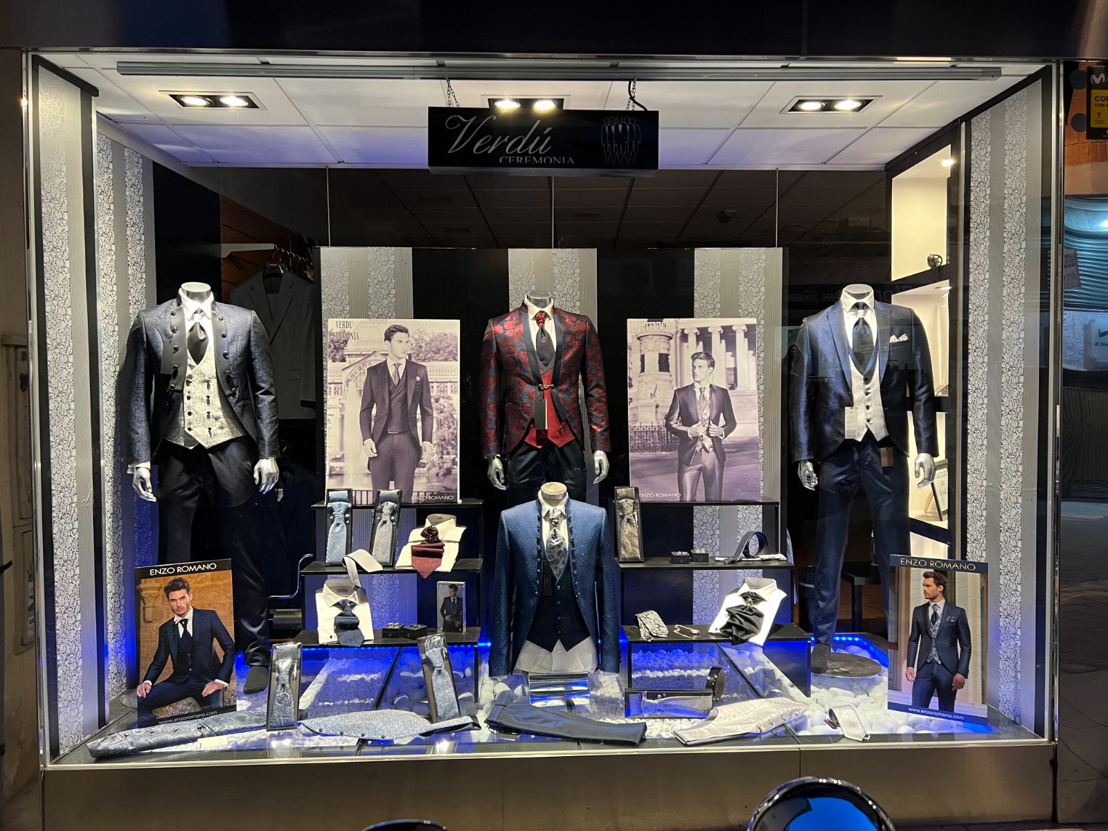 Verdú Ceremonia. Especialistas en trajes de boda y complementos para hombre en Calle Castellanos 25,  Valdepeñas, Ciudad Real