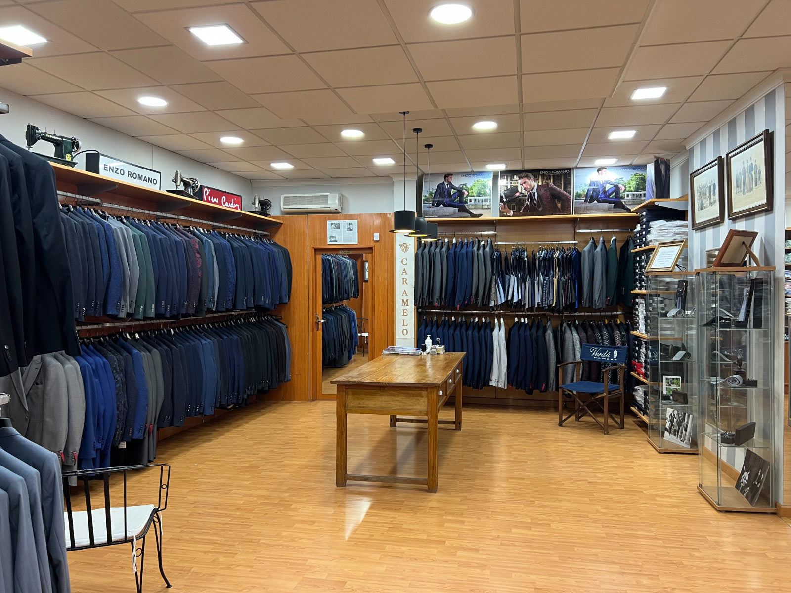 Verdú Ceremonia. Especialistas en trajes de boda y complementos para hombre en Calle Castellanos 25,  Valdepeñas, Ciudad Real