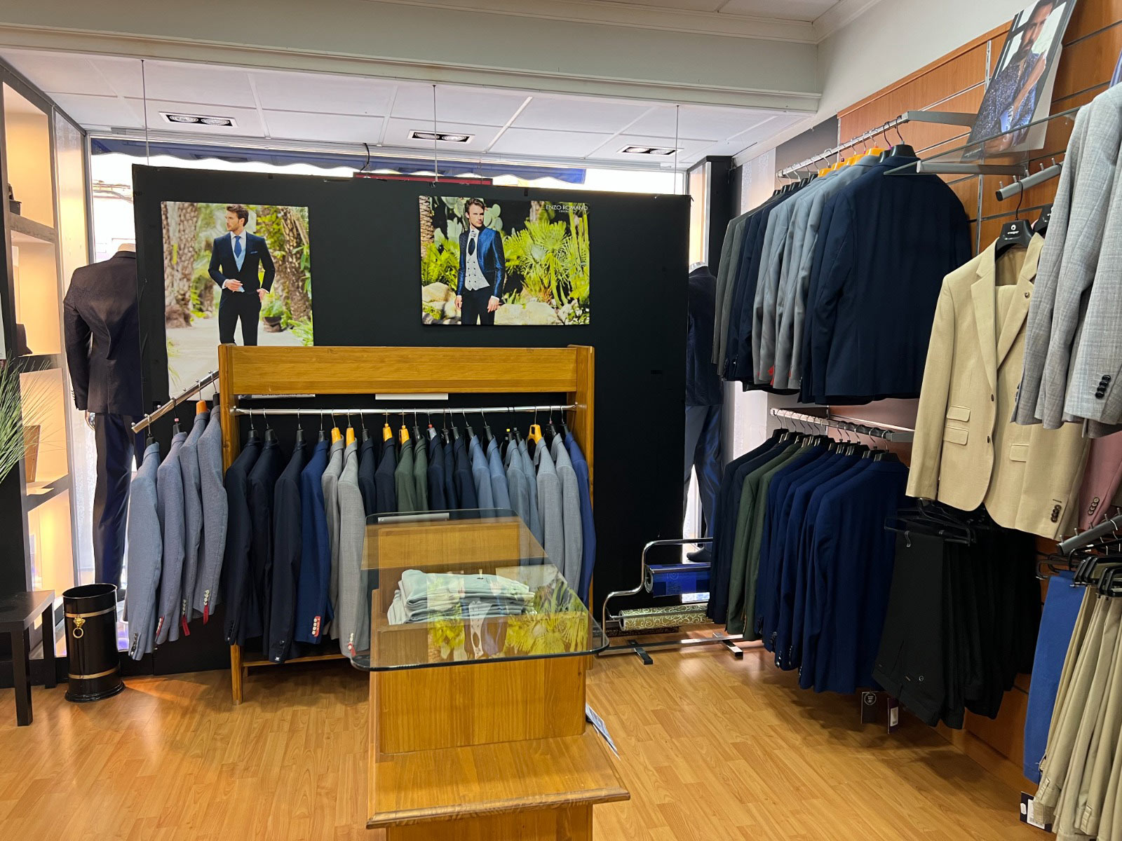 Verdú Ceremonia. Especialistas en trajes de boda y complementos para hombre en Calle Castellanos 25,  Valdepeñas, Ciudad Real